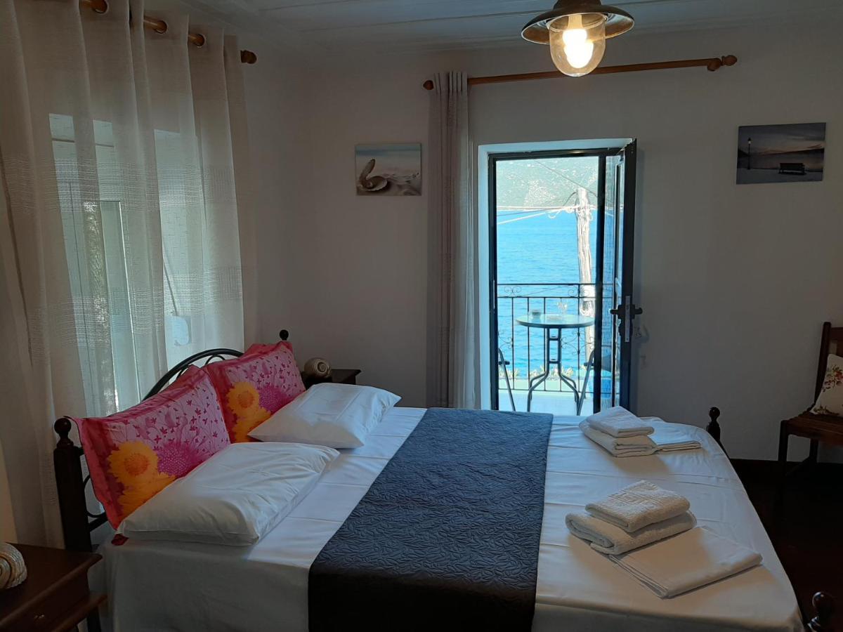 Chiona΄S Apartments By The Sea Paleo Trikeri エクステリア 写真